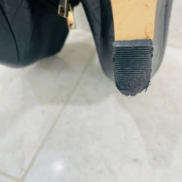 ANN TAYLOR {7.5} Black Leather Wedge Bootie Shoes Embossed "Lottie" - Picture 9 of 9